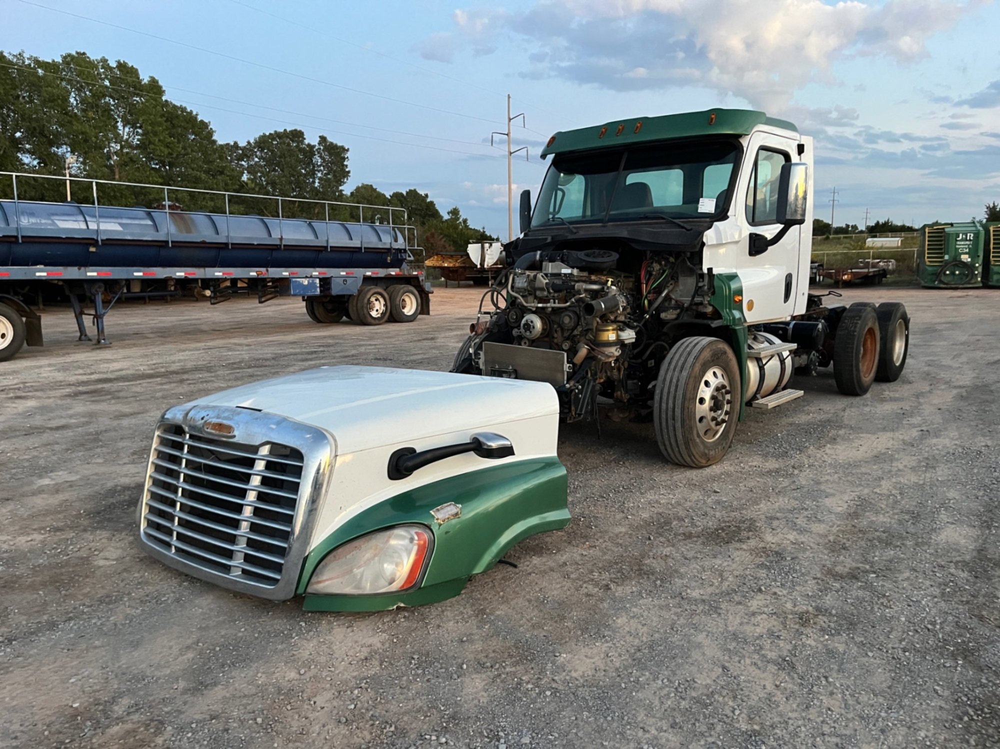 2016 FREIGHTLINER  CASCADIA (INOPERABLE) (A55745)