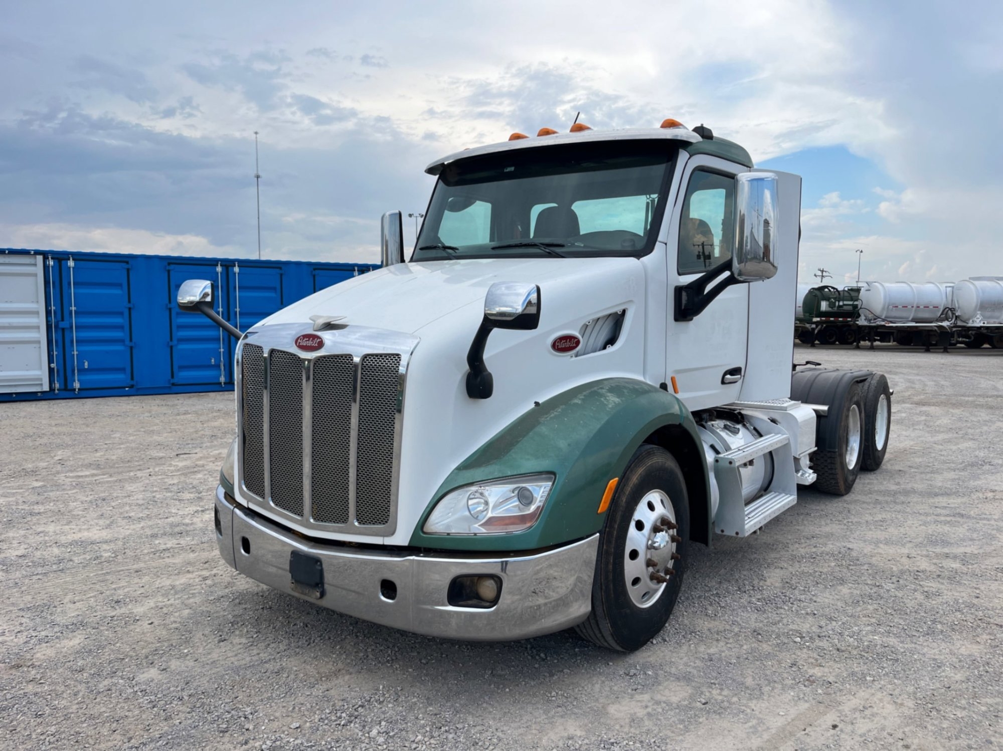 2017 PETERBILT 579 DAYCAB (A55745)