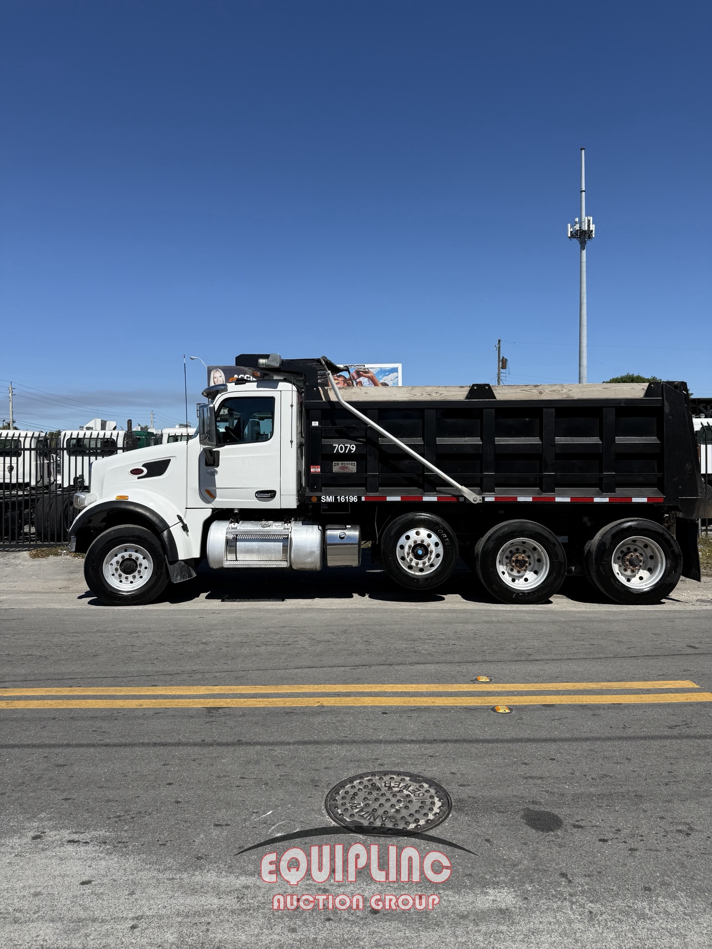 2019 PETERBILT 567 TRI/A DUMP TRUCK (A59912)