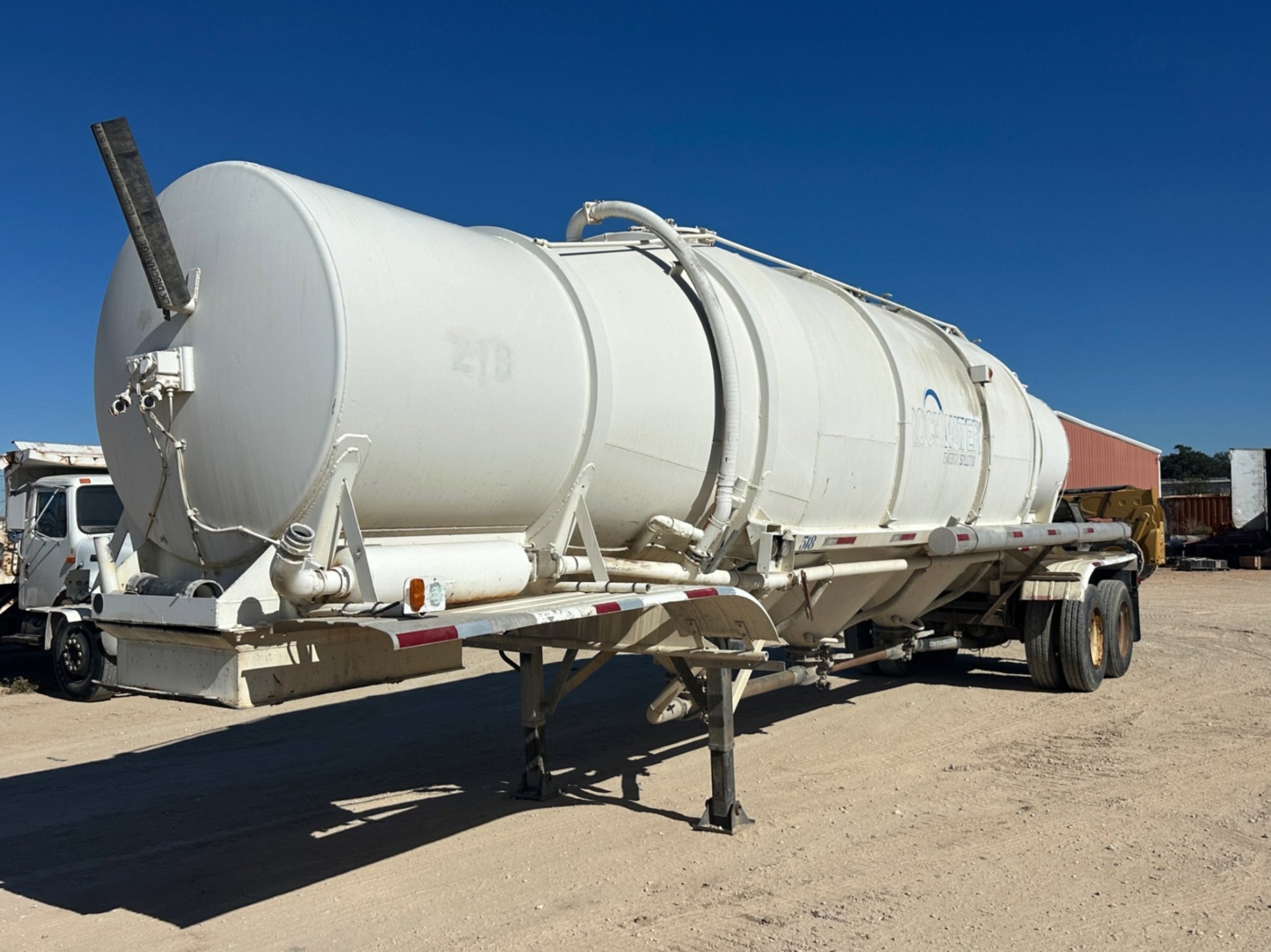 1974 BUTLER PNEUMATIC TRAILER (A58214)