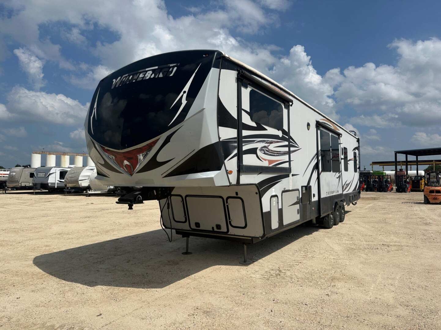 2016 WINNEBAGO SCORPION 4014 5TH WHEEL CAMPER (A55745)