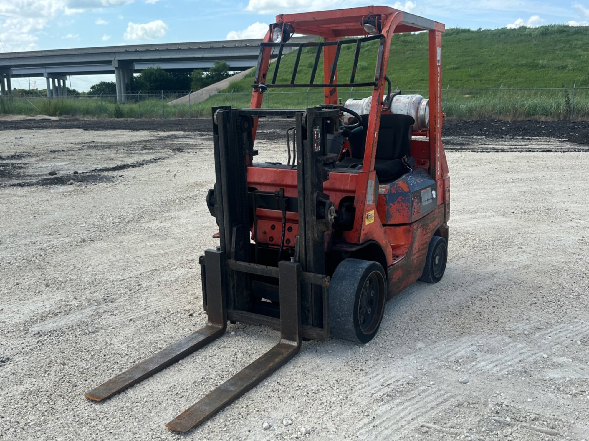 TOYOTA 7FGCU25 LP SIT DOWN FORKLIFT (A50854)