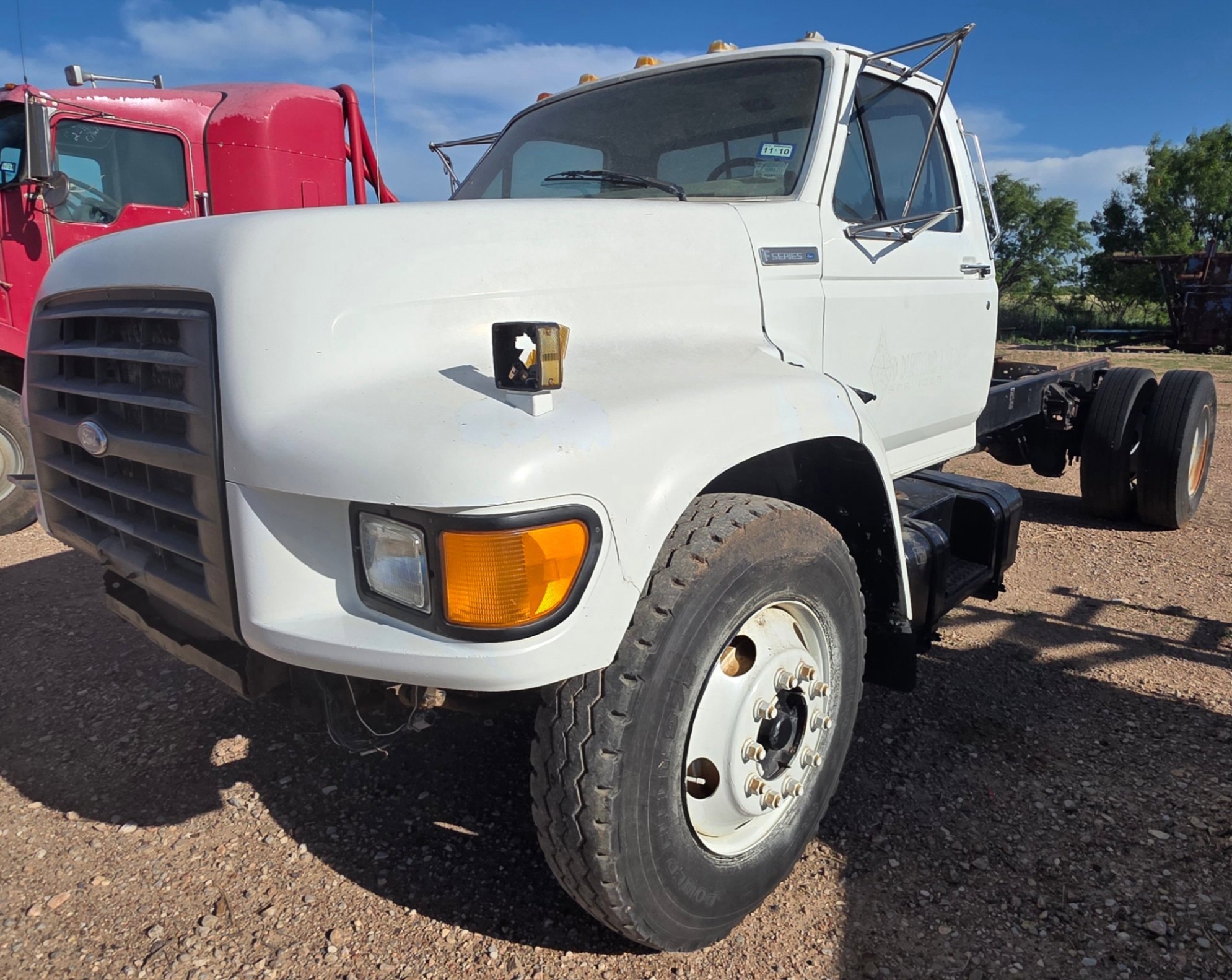 1998 FORD F-800 (INOPERABLE) (A48992)