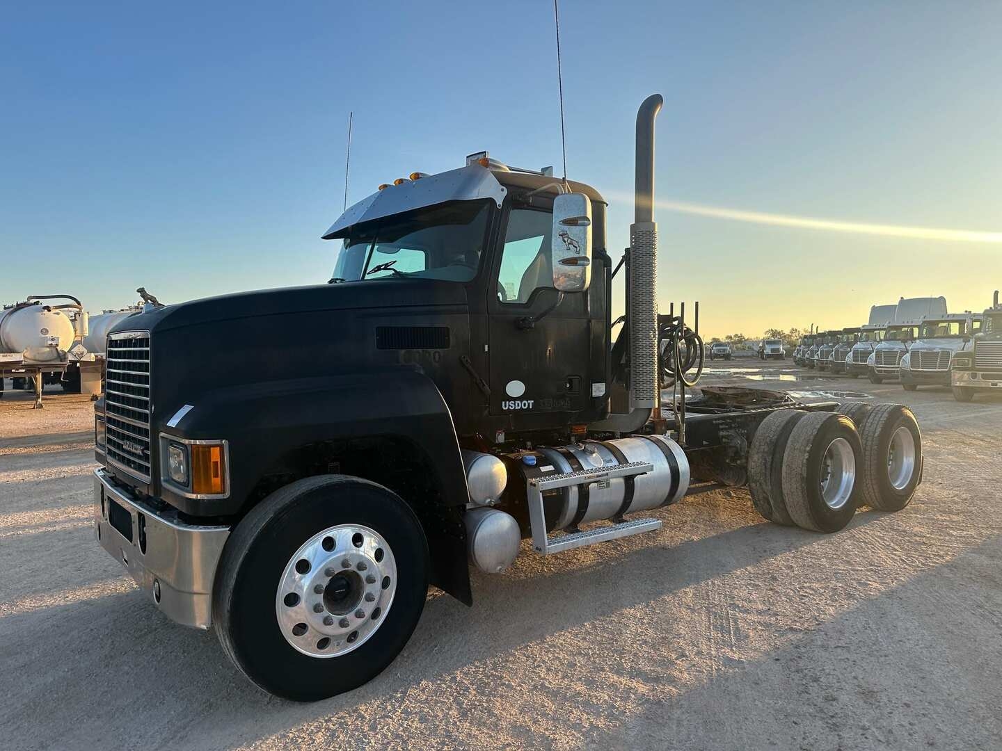 2019 MACK PINNACLE (A55745)
