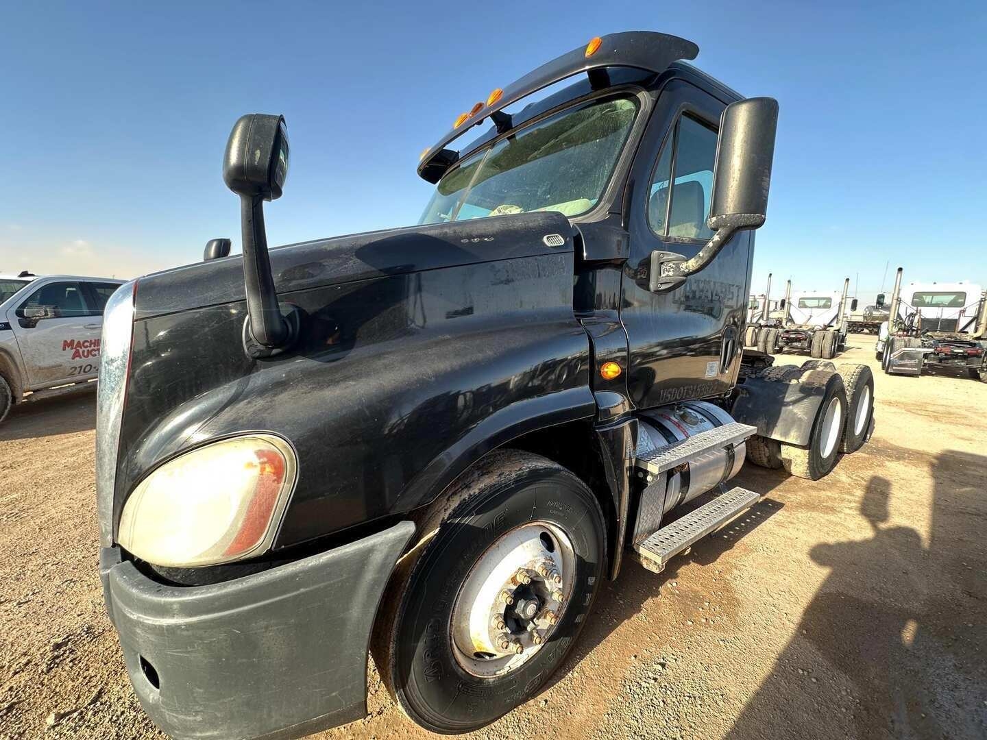 2013 FREIGHTLINER CASCADIA (A58214)