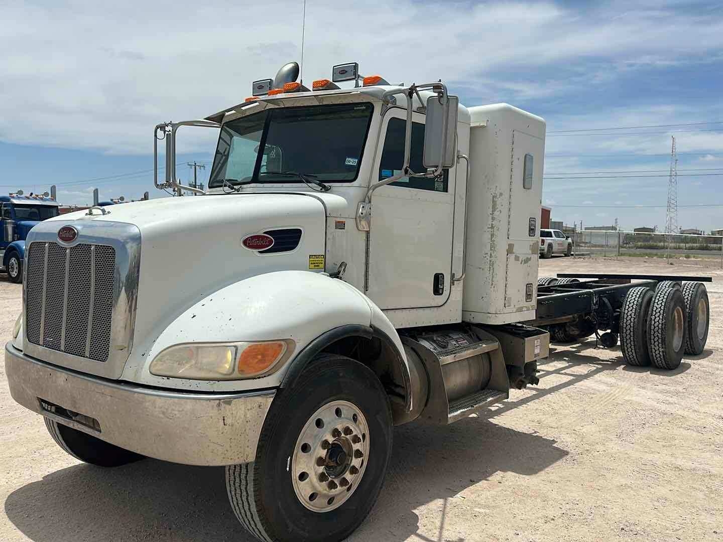 2009 PETERBILT 340 CAB AND CHASSIS (A48992)