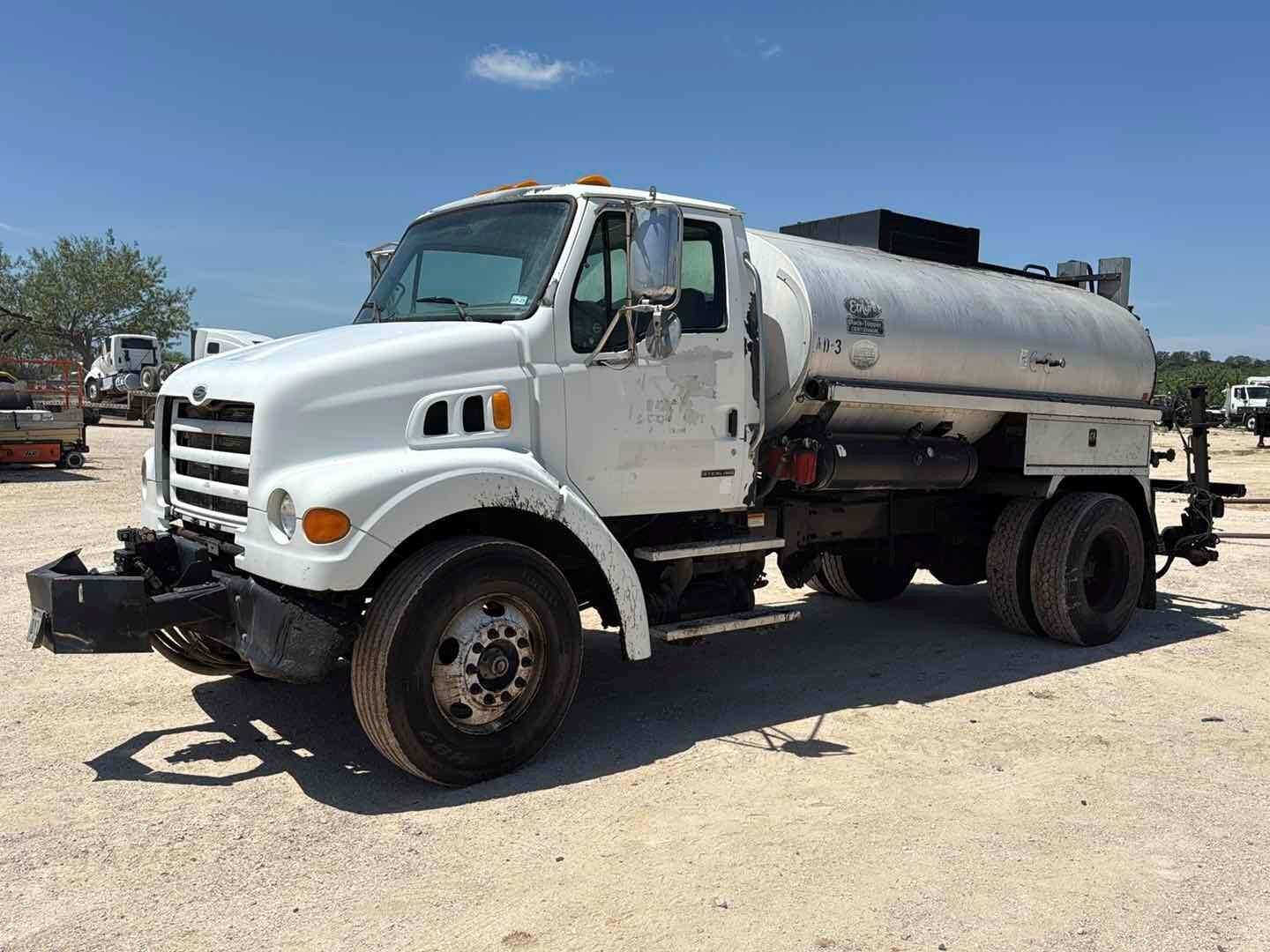 2007 STERLING TRUCK ASPHALT DISTRIBUTOR (A50854)