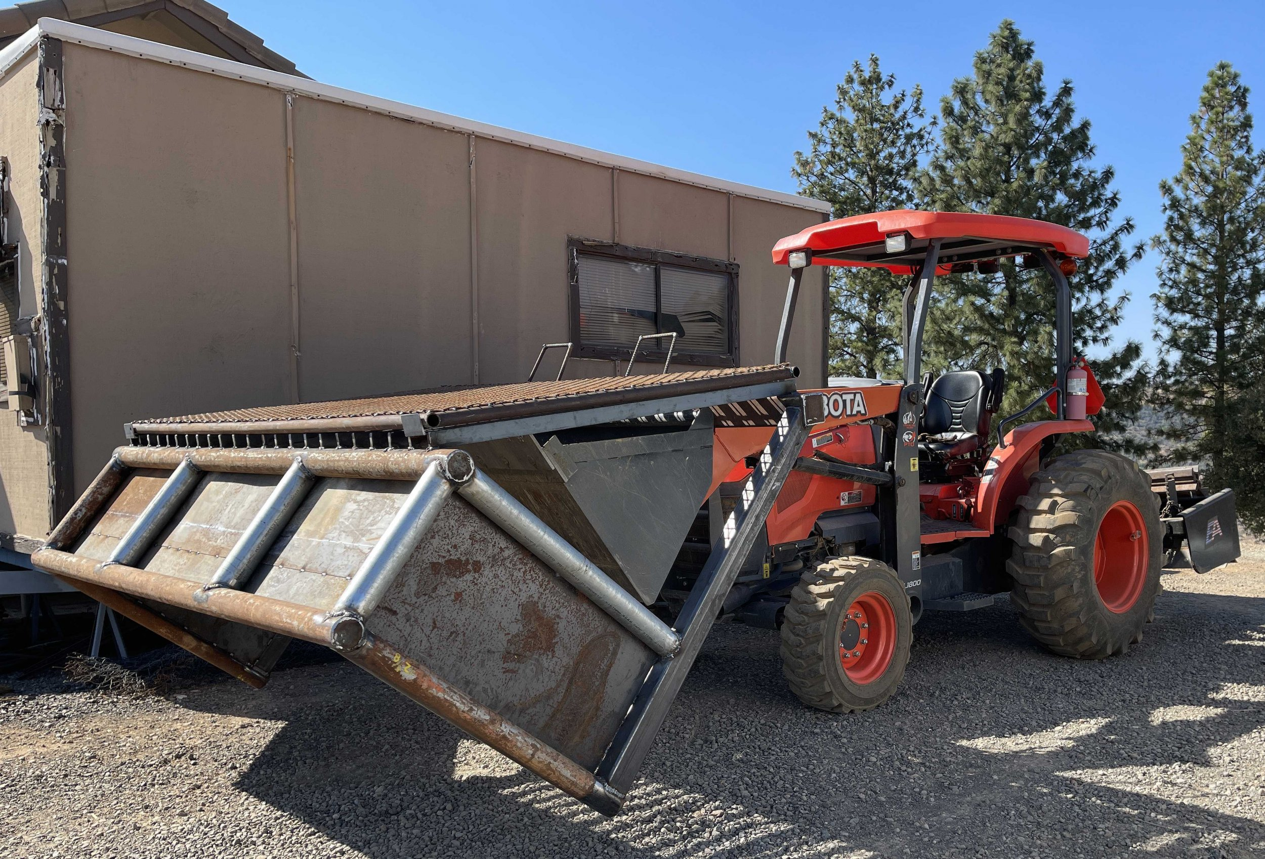 grizzlyDoneHauling.jpg
