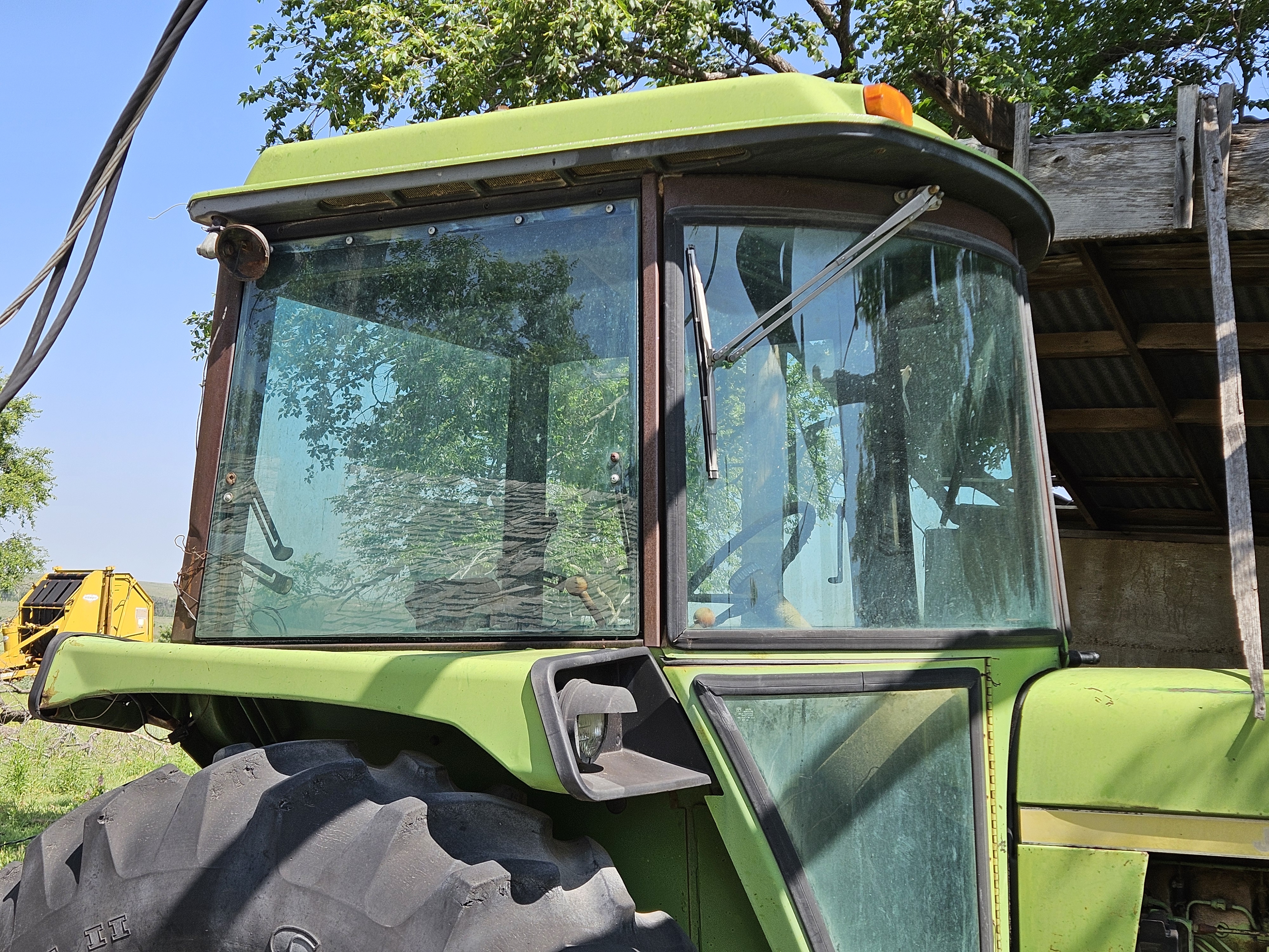 John Deere 4230 Right Rear View.jpg