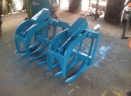 Light_Class_Root_Rake_Grapple_Tractor_Attachment_17_-418x306.jpg