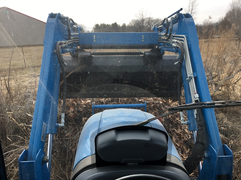 LS XR3135HC dumping leaves.JPG