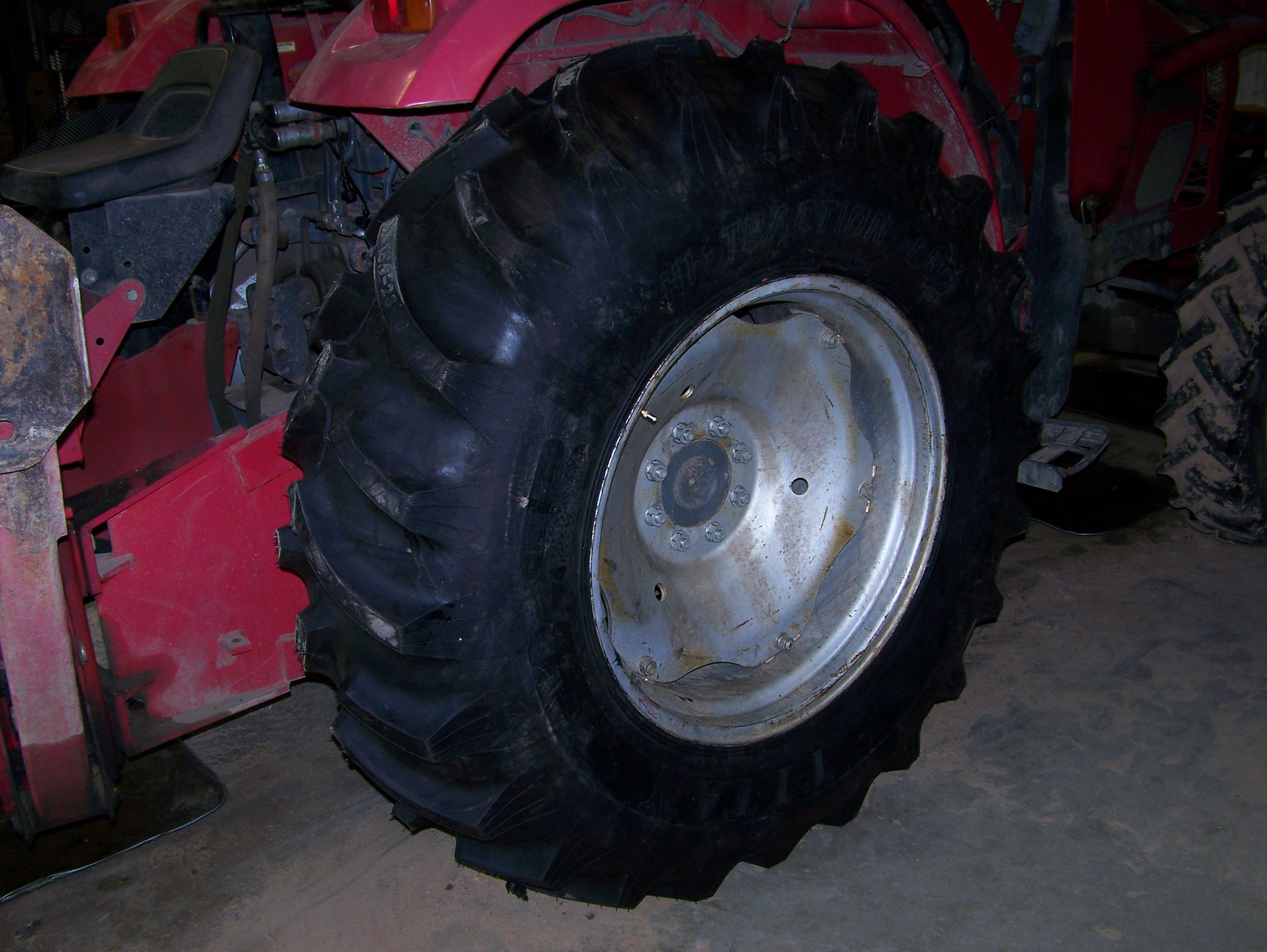 Mahindra New Boots Right.jpg