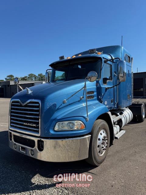 2015 MACK CXU 613 TANDEM AXLE SLEEPER (A56138)