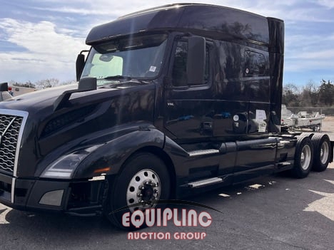 2020 VOLVO VNL840 MIDROOF 6X4 T/A SLEEPER TRUCK TRACTOR (A59912)