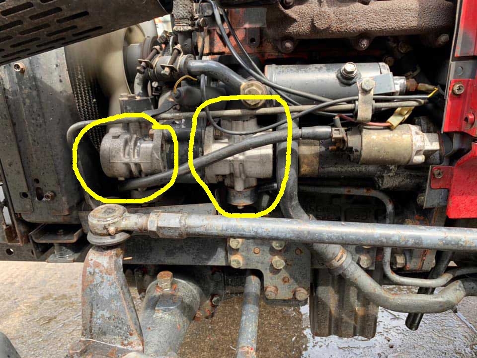Shibaura-SD2843T-hyd-pumps.jpg