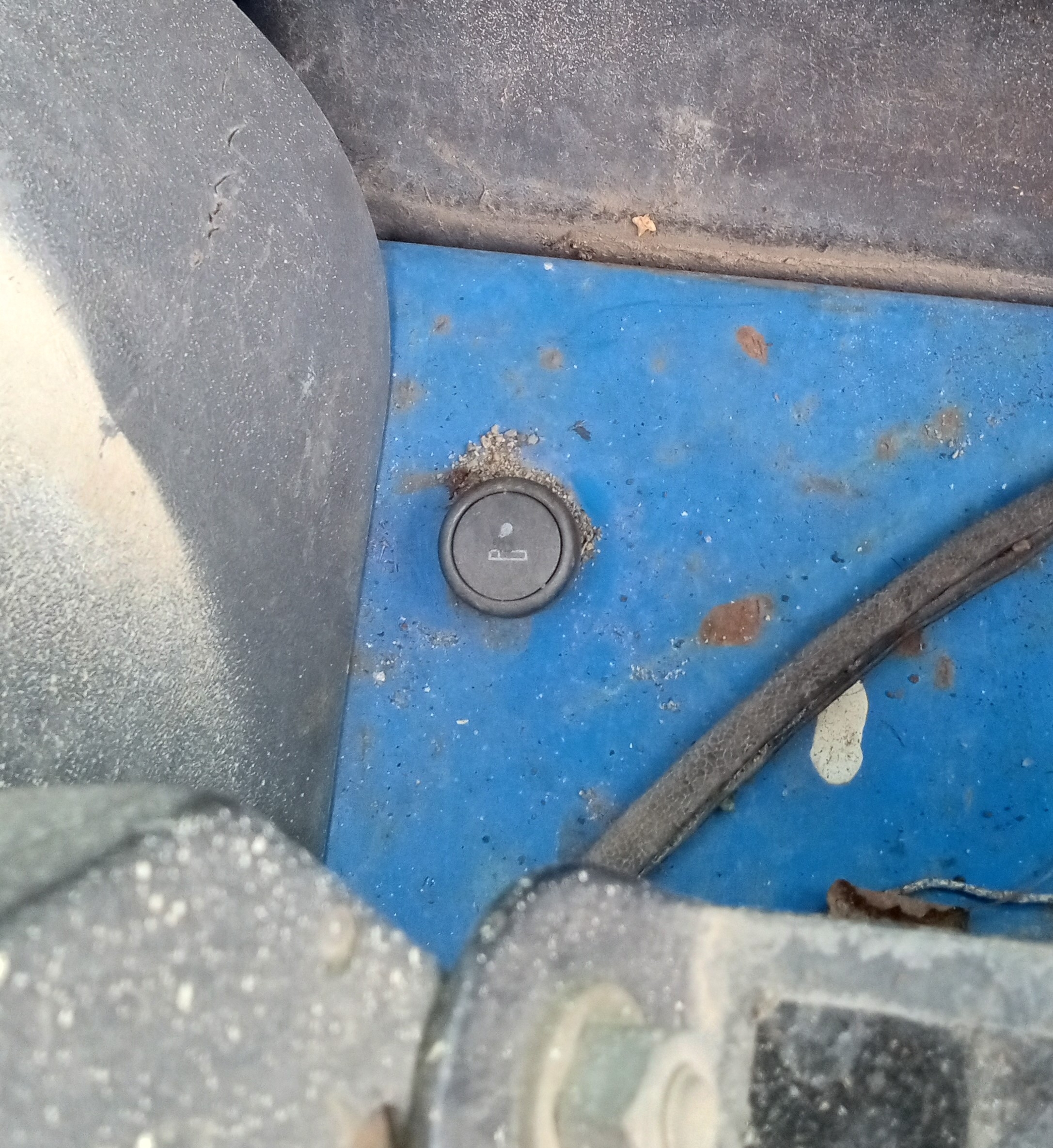 Unknown button TC35DA.jpg