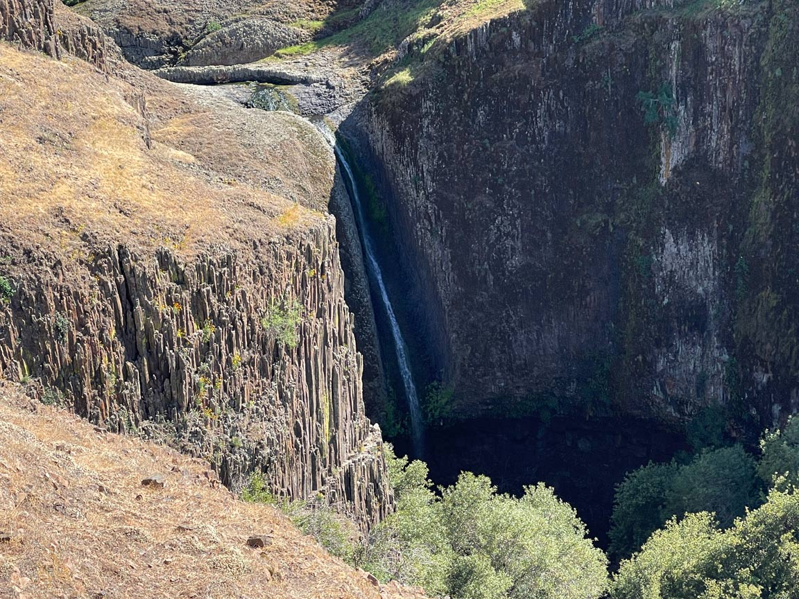waterfallTableMountain.jpg
