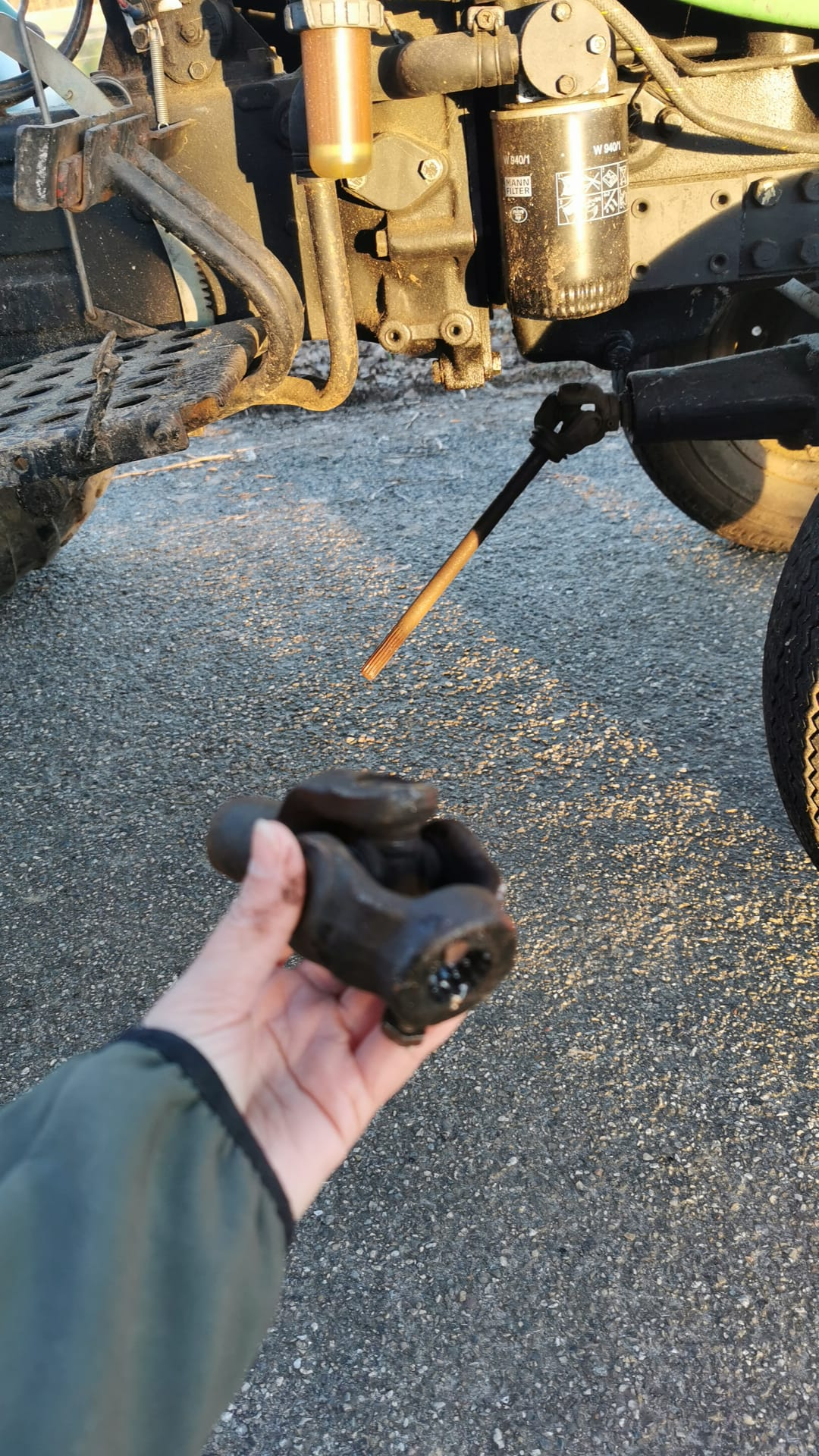 YM186 4WD Axle fell of.jpeg