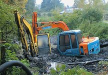 328705-excuvator in ditch.jpg