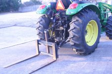2004 - 3pt Pallet Forks 03_resize.JPG