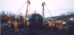 332587-583s moving tank car.jpg