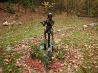 Flute statue close.jpg