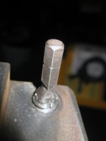 axlepivotbolt2.jpg