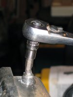 axlepivotbolt3.jpg