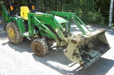 458160-Tractor (590 x 393) (580 x 386).jpg