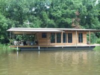 474561-houseboat11.jpg