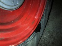 oil_inside_left_rear_wheel.jpg