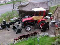 705473-tractorbearsmall.jpg