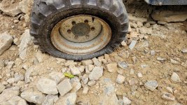 Mahindra 3510 front wheels.jpg