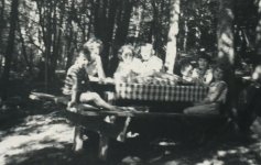 pondpicnic2.jpg