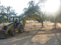 841044-LEVELING WELL SITE.JPG