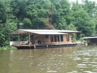 727725-houseboat4web.jpg