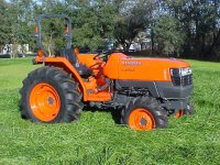 877653-Tractor In Field.jpg