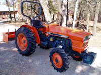 825055-kubota right front.jpg