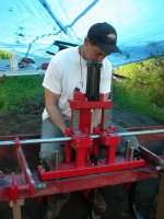 867987-BOXBLADE POSITIONING HYD CYL & RACKS.JPG