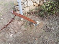 3 Poteau d'ancrage chaine de protection.jpg