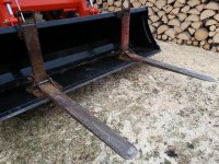 Kioti7320-ForkliftTines-03.jpg